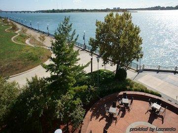 Roberts Riverwalk Urban 3*