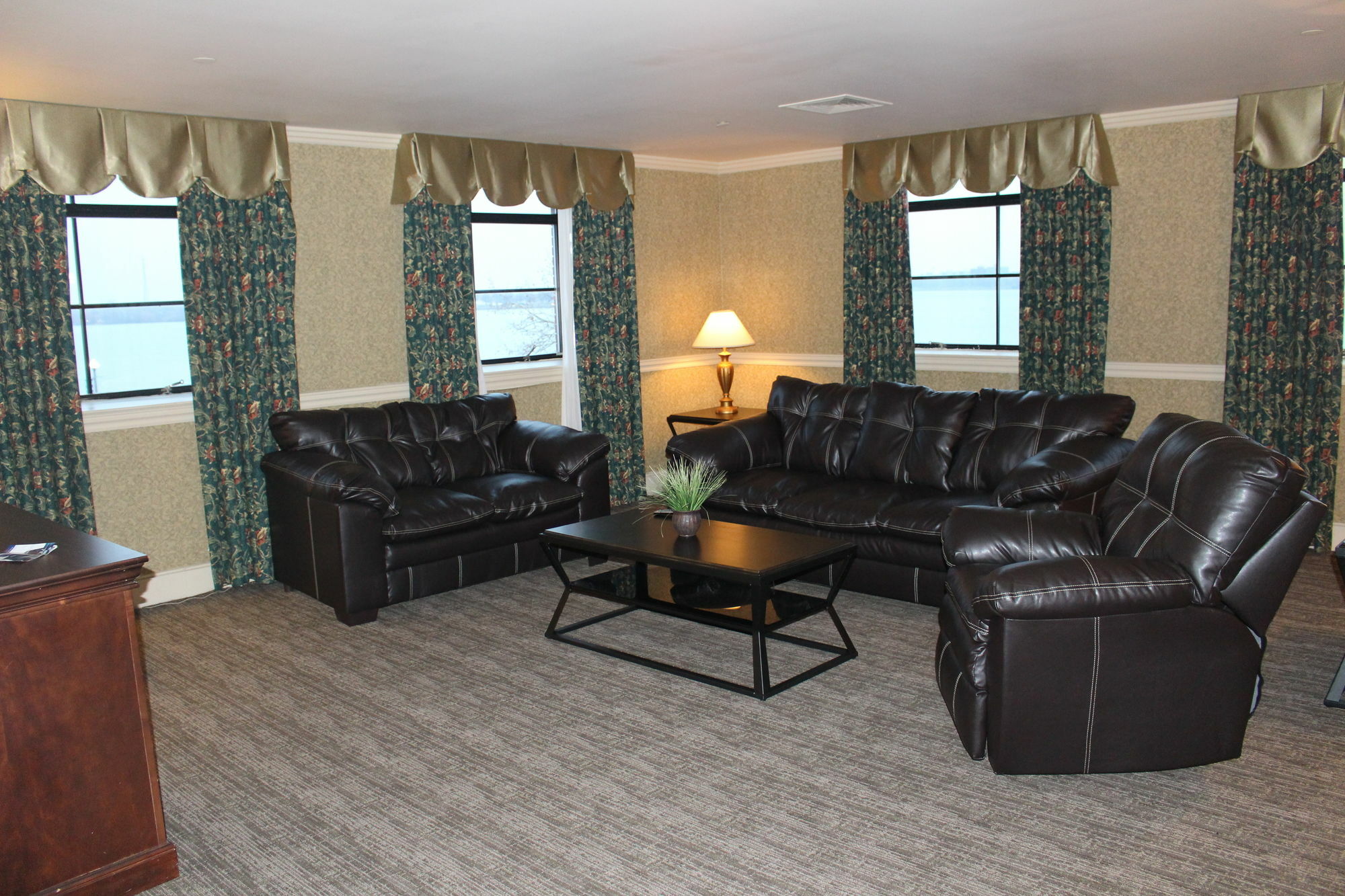 Roberts Riverwalk Urban Hotel 3*