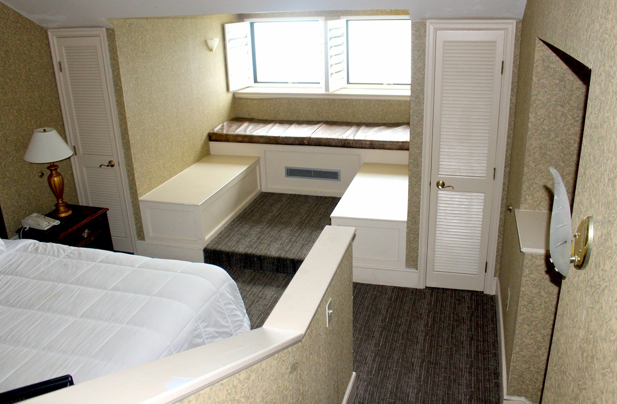 Roberts Riverwalk Urban Hotel 3*