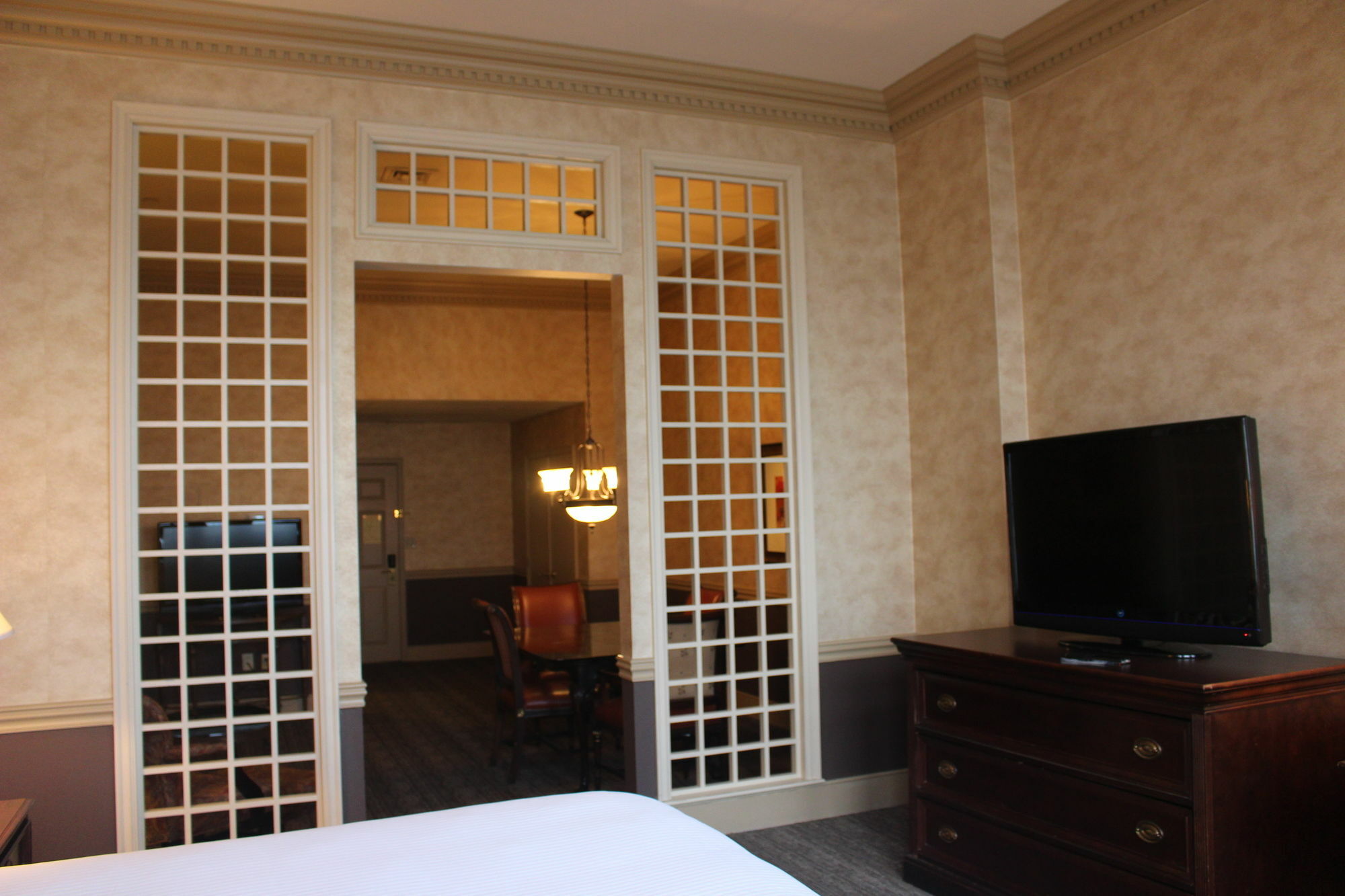 Hotel Roberts Riverwalk Urban Detroit