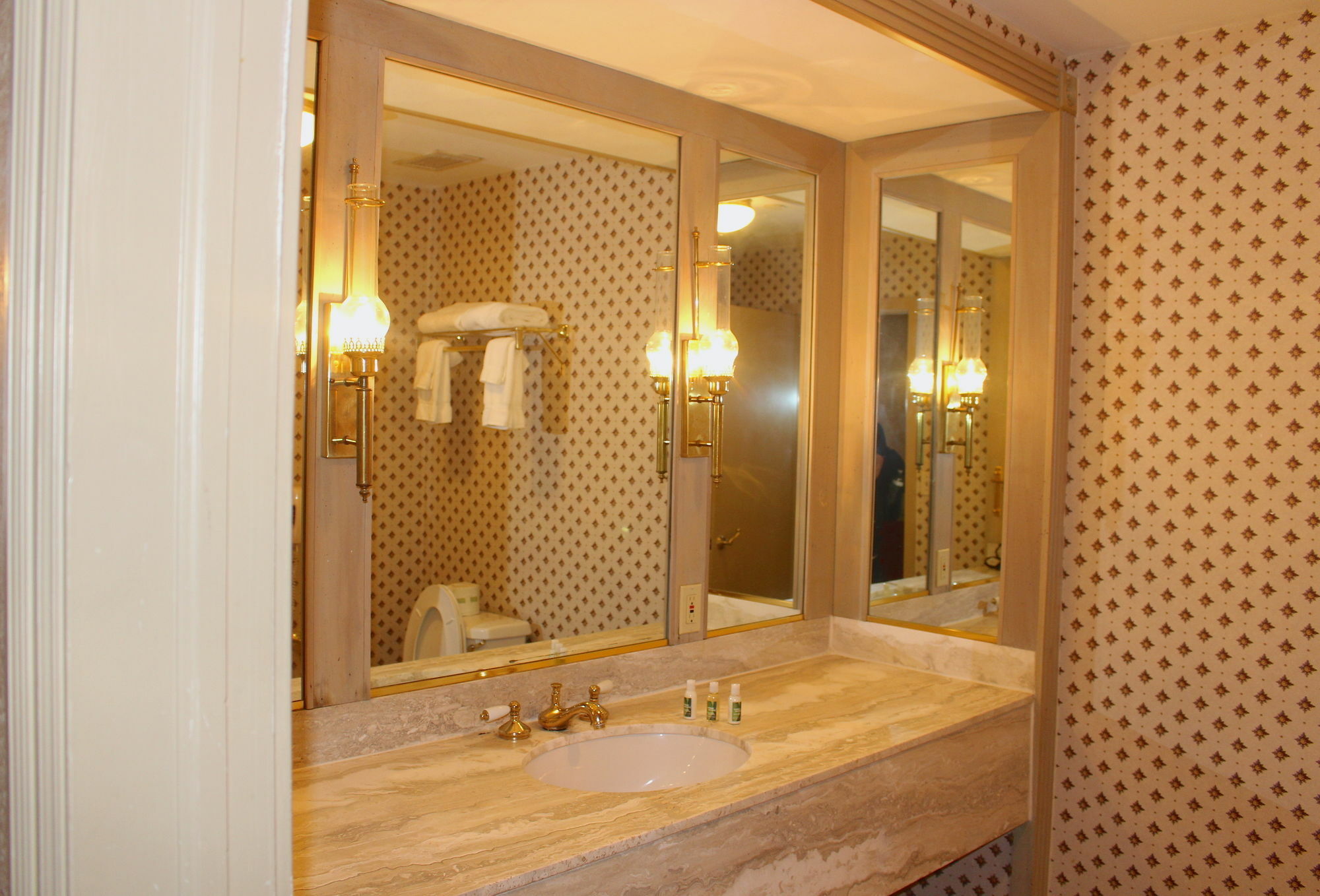 Roberts Riverwalk Urban 3*